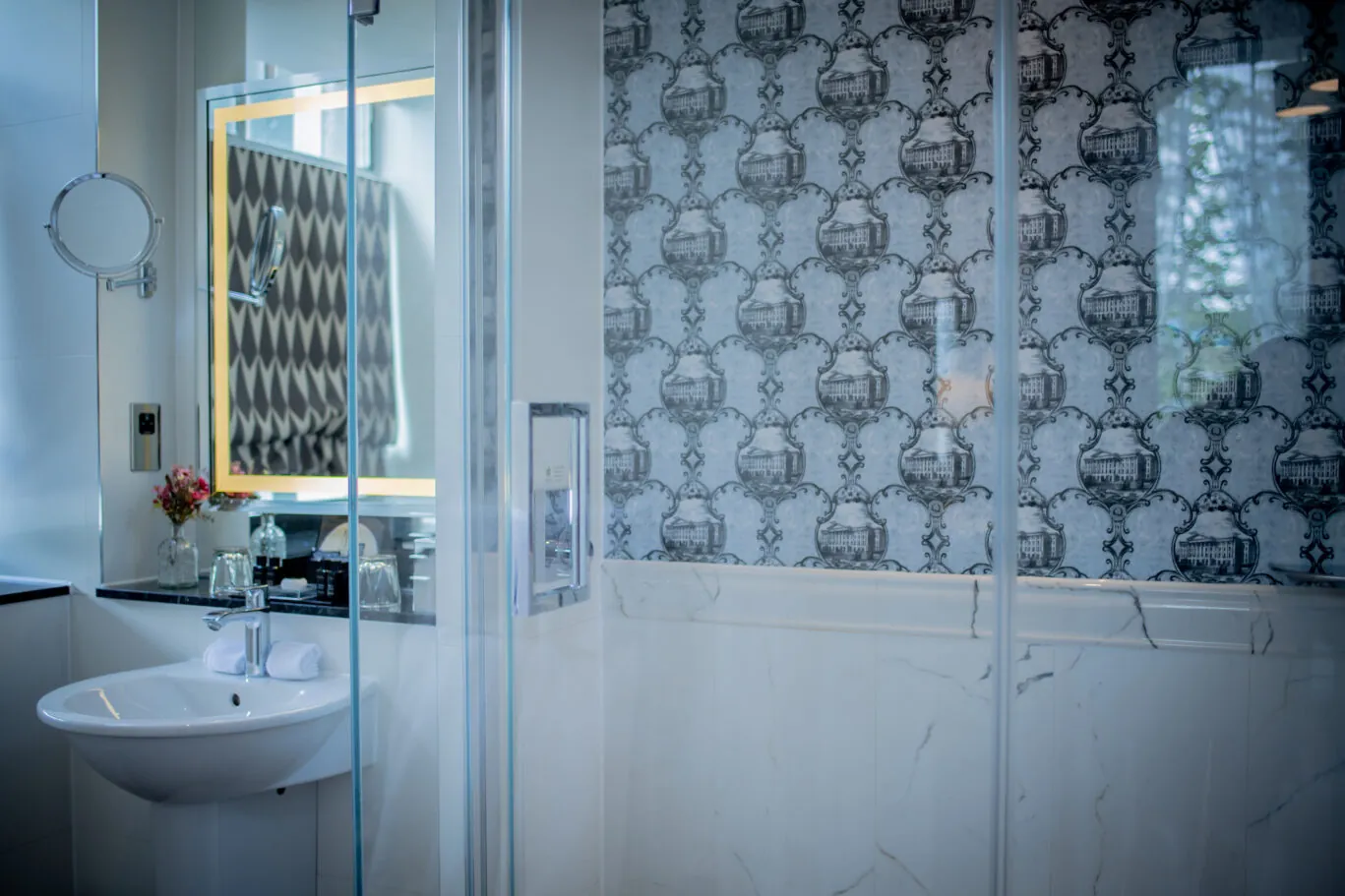 Classic Room bathroom at The Queens Hotel