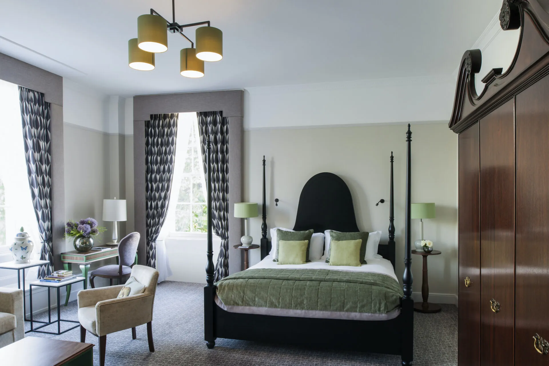 Queens Hotel superior room junior suite