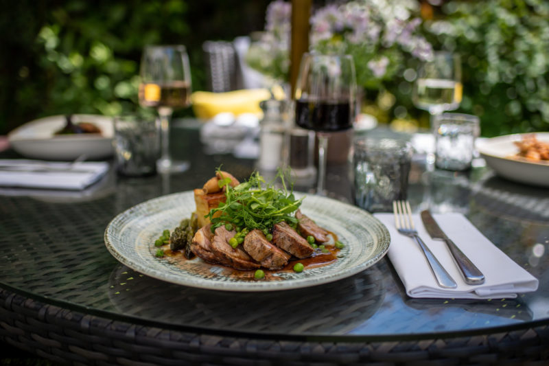 Outdoor dining at the Queens Hotel