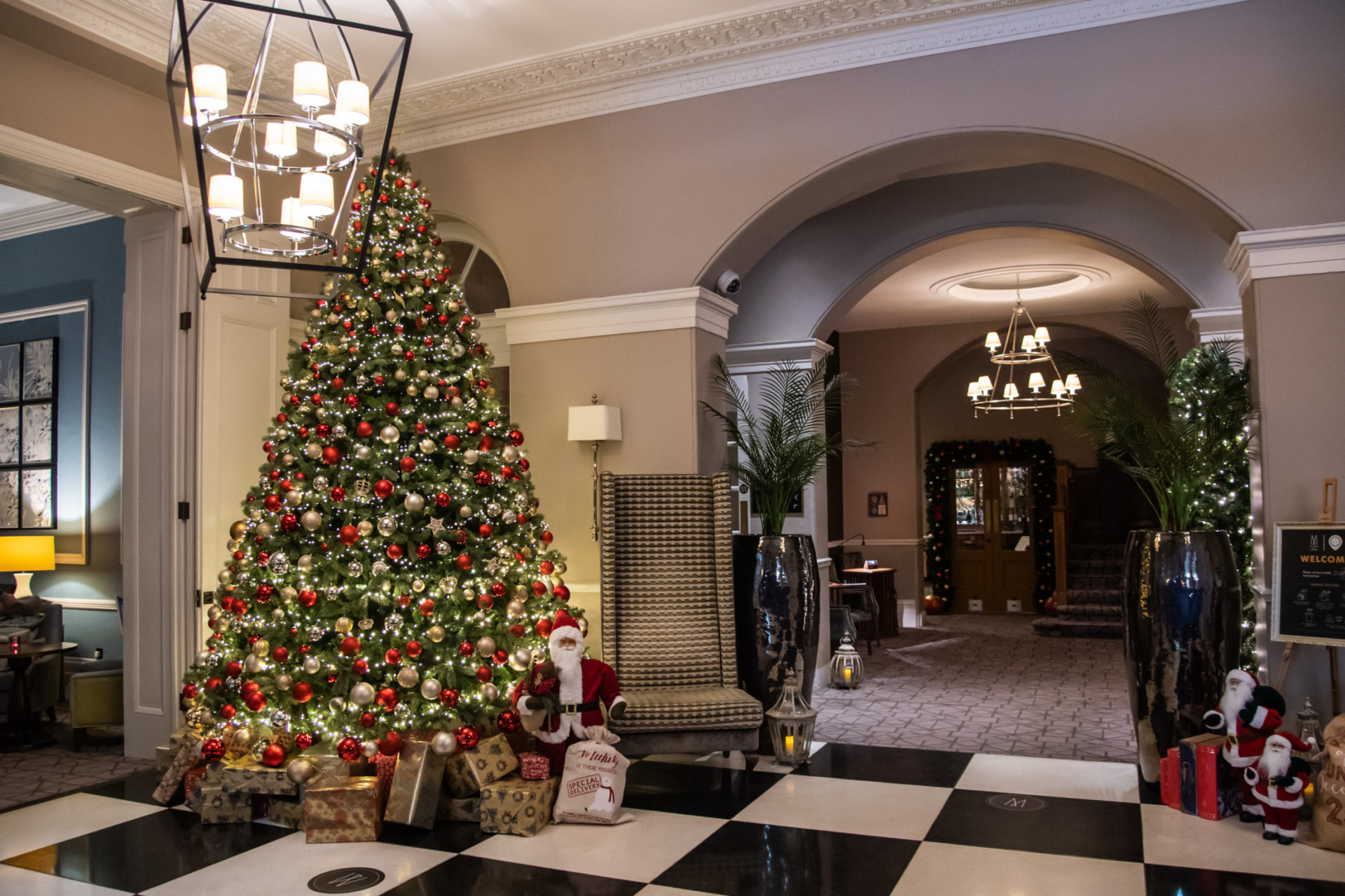 Queens Hotel entrance area festive