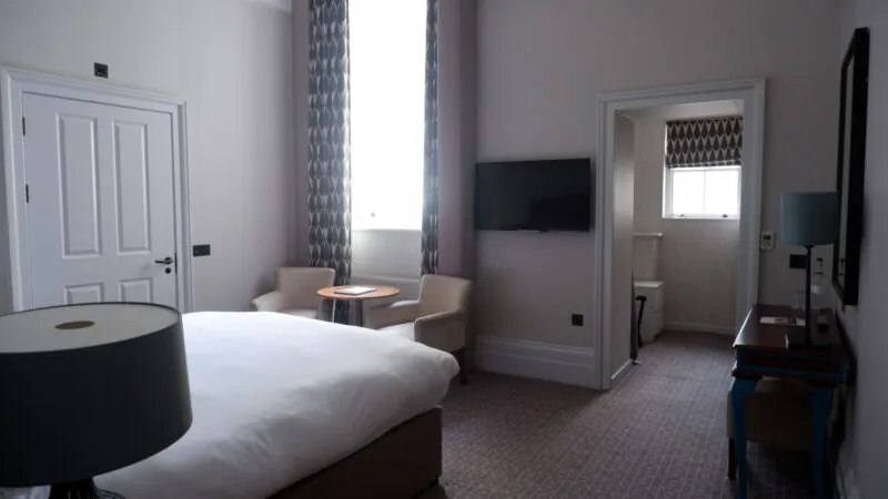 Accessible bedroom The Queens Hotel